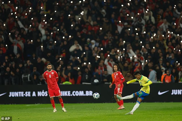 image-1012 Estevao Willian, le « don de Dieu » de Chelsea : comment ses dribbles à l'église, l'accueil glacial de Marc Cucurella, la prophétie de son père et sa renaissance ont forgé un phénomène.