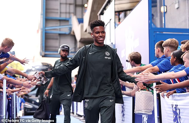 image-1013 Estevao Willian, le « don de Dieu » de Chelsea : comment ses dribbles à l'église, l'accueil glacial de Marc Cucurella, la prophétie de son père et sa renaissance ont forgé un phénomène.