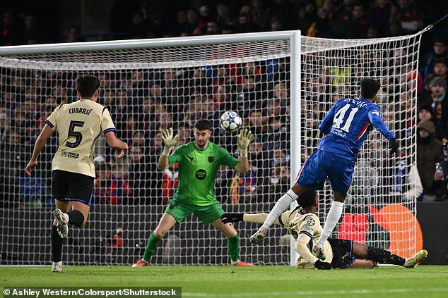 image-1015 Estevao Willian, le « don de Dieu » de Chelsea : comment ses dribbles à l'église, l'accueil glacial de Marc Cucurella, la prophétie de son père et sa renaissance ont forgé un phénomène.