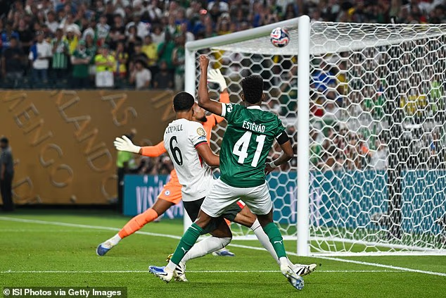 image-1016 Estevao Willian, le « don de Dieu » de Chelsea : comment ses dribbles à l'église, l'accueil glacial de Marc Cucurella, la prophétie de son père et sa renaissance ont forgé un phénomène.