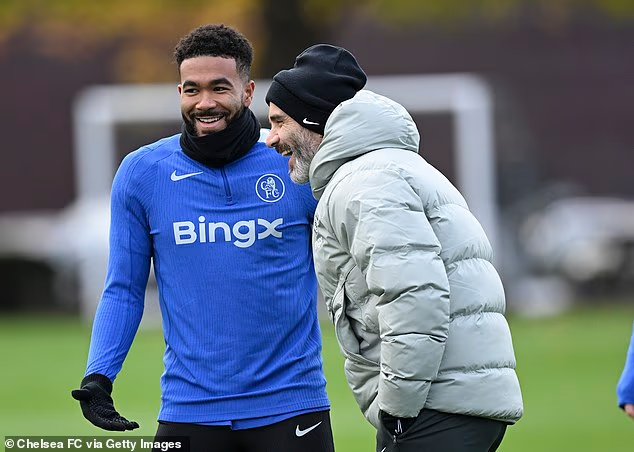 image-166 Comment Reece James est devenu le capitaine idéal de Chelsea : la règle qu’il impose dans le vestiaire, pourquoi les initiés des Blues le surnomment « une bête » et la personne à qui il attribue le mérite d’avoir enfin résolu ses problèmes de blessures.