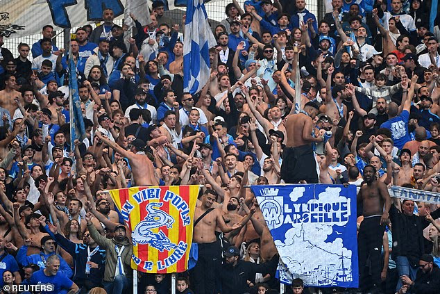 image-236 Des hordes d'enfants portant son maillot, un stade entier scandant son nom… Mason Greenwood est de retour. Ses nouveaux fans se moquent des accusations de viol et d'agression portées contre lui – et voici pourquoi il pense pouvoir rejouer pour l'Angleterre 