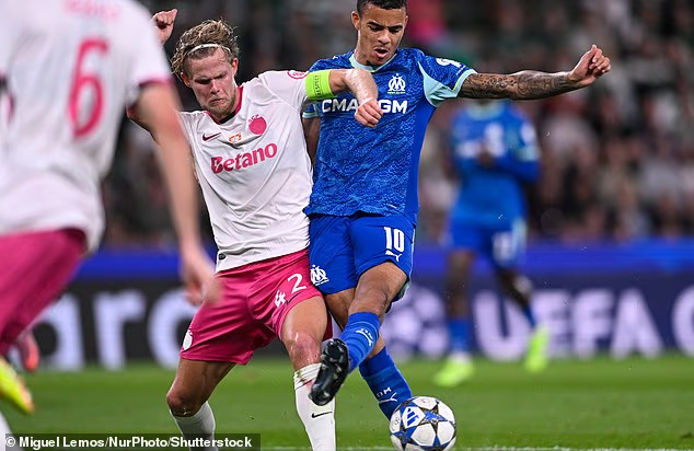 image-243 Des hordes d'enfants portant son maillot, un stade entier scandant son nom… Mason Greenwood est de retour. Ses nouveaux fans se moquent des accusations de viol et d'agression portées contre lui – et voici pourquoi il pense pouvoir rejouer pour l'Angleterre 