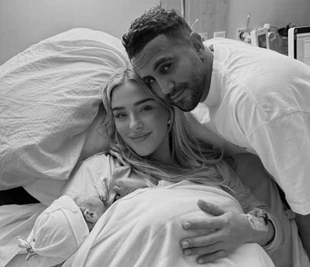 image-265 L'épouse de Riyad Mahrez, Taylor Ward, a donné naissance à leur premier fils