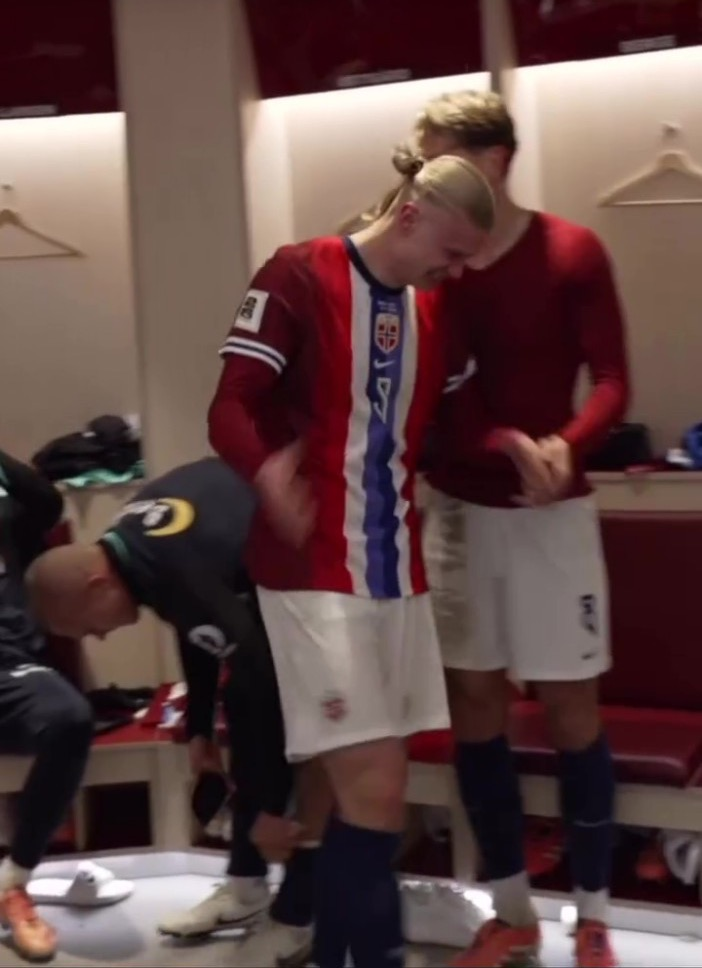 image-285 Erling Haaland exulte dans les vestiaires alors que la Norvège se qualifie pour la Coupe du monde si elle évite une défaite 9-0 en Italie