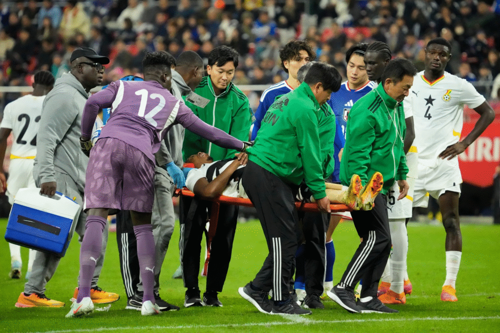 image-328-1024x683 La star ghanéenne souffre d'une terrible fracture de la jambe et hurle de douleur lors d'un match amical contre le Japon, mettant ainsi fin à son « rêve de Coupe du monde ».