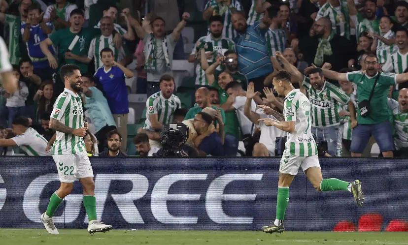 image-414 Le Betis enchaîne ainsi trois années consécutives de bénéfices après avoir généré 215 millions la saison dernière.