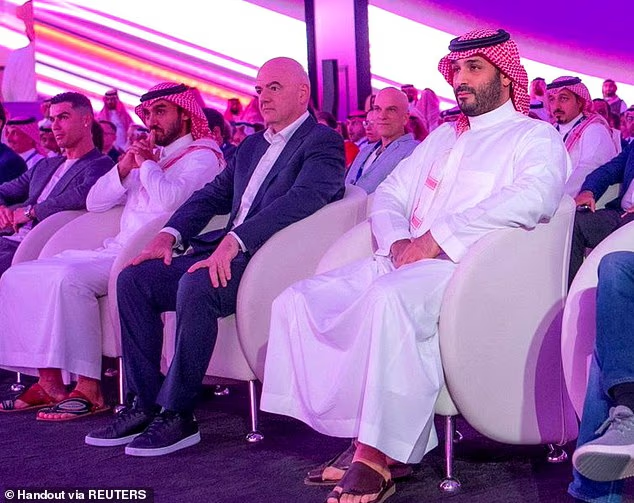 image-468 Cristiano Ronaldo rencontrera Donald Trump à la Maison Blanche AUJOURD'HUI : la superstar du football effectue sa première visite publique aux États-Unis depuis les accusations de viol, en compagnie du prince héritier saoudien.