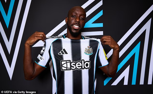 image-488 Résoudre l'énigme Nick Woltemade à Newcastle : pourquoi les Magpies ont besoin de plus que des buts de l'attaquant, le coéquipier qui détient la clé pour révéler le meilleur de ce joueur à 69 millions de livres et l'avis d'un expert sur le prochain choix d'Eddie Howe