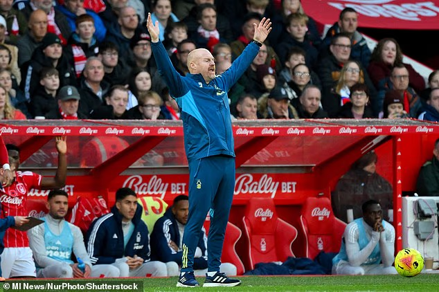 image-496 ANALYSE : Pourquoi l'avantage du terrain est plus important que jamais en Premier League, comment Pep Guardiola et Mikel Arteta en profitent et les tactiques qui peuvent transformer le stade de votre club en une véritable forteresse.