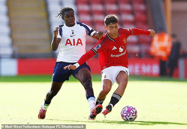 image-518 Questions-réponses confidentielles sur Manchester United : Les transferts que United envisage pour janvier, notamment une alternative à Carlos Baleba, les dernières nouvelles sur Antoine Semenyo, pourquoi le jeune prodige Shea Lacey pourrait enfin avoir sa chance et les jeunes de l’académie prêts à intégrer l’équipe première.