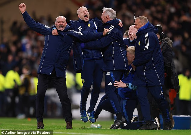 image-530 L'Écosse enflamme la Coupe du Monde : les supporters déclarent que « les bars américains ne sauront pas ce qui leur arrive » alors que les pubs explosent, des commentaires brillants deviennent viraux… et Ally McCoist perd sa voix !