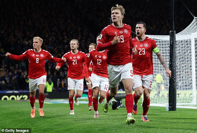 image-533 L'Écosse enflamme la Coupe du Monde : les supporters déclarent que « les bars américains ne sauront pas ce qui leur arrive » alors que les pubs explosent, des commentaires brillants deviennent viraux… et Ally McCoist perd sa voix !