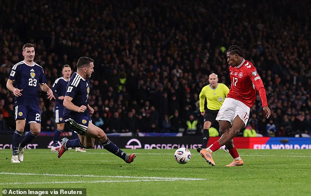 image-535 L'Écosse enflamme la Coupe du Monde : les supporters déclarent que « les bars américains ne sauront pas ce qui leur arrive » alors que les pubs explosent, des commentaires brillants deviennent viraux… et Ally McCoist perd sa voix !