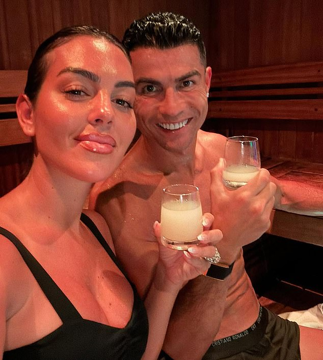 image-596 Un chirurgien plasticien révèle les secrets de la transformation du visage de Cristiano Ronaldo, notamment une intervention buccale douloureuse… et comment il a évité « l’erreur Tom Brady ».