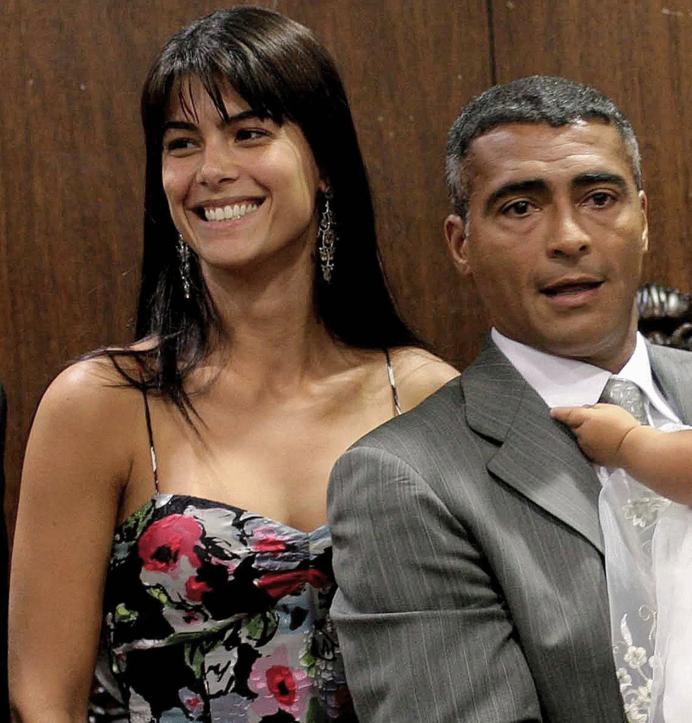 image-62-980x1024 Romario, 59 ans, se sépare de sa petite amie étudiante de 22 ans, tandis que la légende brésilienne, « obsédée par le sexe », aurait déjà été aperçue avec une mystérieuse blonde.