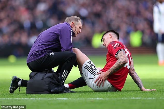 image-625 Ruben Amorim donne des nouvelles importantes de Benjamin Sesko, blessé, après que la recrue estivale de Manchester United, d'un montant de 73 millions de livres sterling, ait dû quitter le terrain en boitant lors du match nul contre Tottenham.