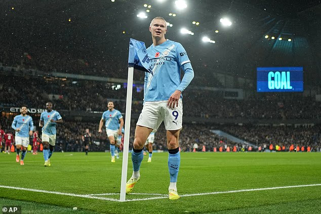 image-65 Manchester City 3-0 Liverpool - NOTES DES JOUEURS : Quel joueur des Reds a été « catastrophique » ? Qui a été intouchable au milieu de terrain ? Et qui était injouable ?