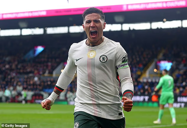 image-689 Burnley 0-2 Chelsea ANALYSE : Le joueur le plus impressionnant des Blues, le plan parfaitement exécuté d’Enzo Maresca et la véritable raison de la sortie de Reece James à la mi-temps