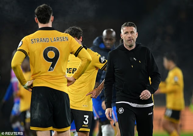 image-700 Wolves 0-2 Crystal Palace ANALYSE : L'arrivée de Rob Edwards suscite l'espoir, mais les limites de cette équipe ont été mises en évidence par cette défaite sans éclat, et il DOIT être soutenu en janvier, sinon il retournera en Championship très vite.