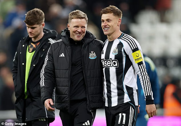 image-701 Newcastle 2-1 Man City : Harvey Barnes, auteur d'un doublé, dissipe les nuages ​​et Eddie Howe met fin à une série de 19 défaites consécutives face à l'équipe de Pep Guardiola.