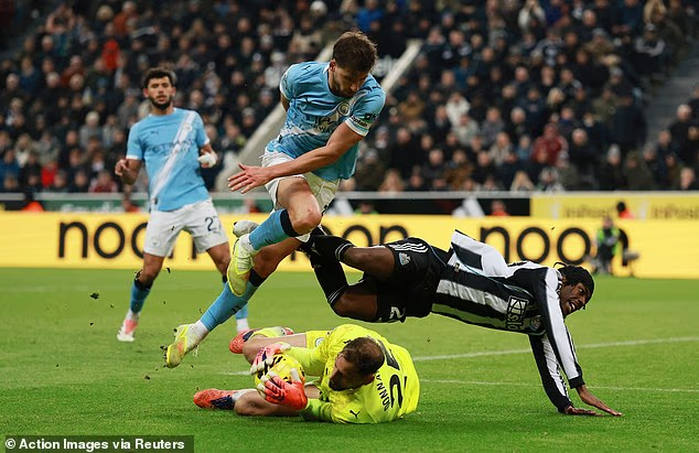 image-702 Newcastle 2-1 Man City : Harvey Barnes, auteur d'un doublé, dissipe les nuages ​​et Eddie Howe met fin à une série de 19 défaites consécutives face à l'équipe de Pep Guardiola.