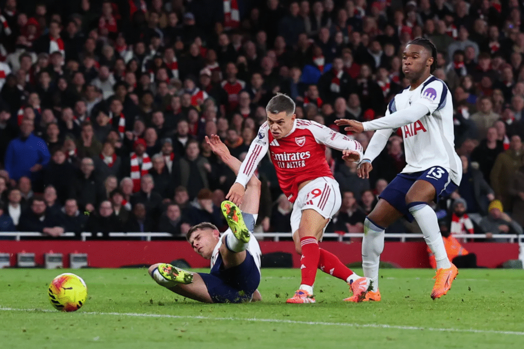 image-763-1024x683 Arsenal 4 Tottenham 1 : Eberechi Eze signe un triplé sensationnel et les Gunners prennent six points d’avance grâce à une victoire convaincante dans le derby.