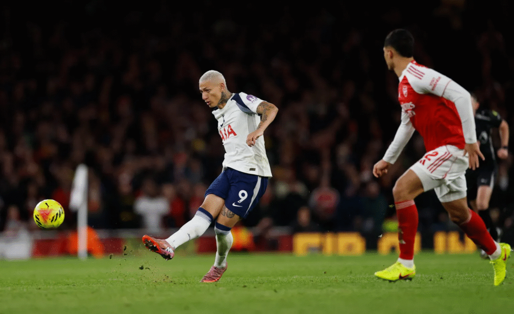 image-764-1024x625 Arsenal 4 Tottenham 1 : Eberechi Eze signe un triplé sensationnel et les Gunners prennent six points d’avance grâce à une victoire convaincante dans le derby.