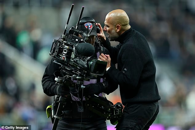 image-770 Pep Guardiola, « gêné » et « honteux », présente ses excuses pour avoir confronté un caméraman après la défaite de Manchester City à Newcastle.