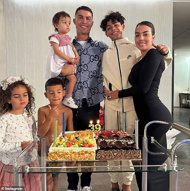 image-820 Cristiano Ronaldo et Georgina Rodriguez ont choisi le lieu de leur mariage – à moins de trois kilomètres de son lieu de naissance – alors que l'île portugaise se prépare à accueillir de nombreuses célébrités l'été prochain.