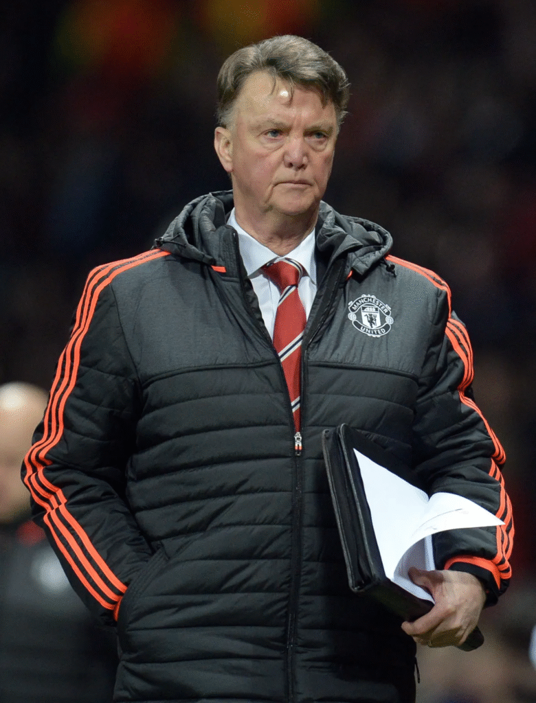 image-825-780x1024 Le rigide Ruben Amorim risque de devenir un nouveau Van Gaal, le fiasco de Manchester United à Everton rappelant les ratés du Néerlandais il y a dix ans.