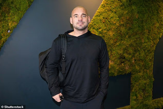 image-84 Gary Neville s'en prend violemment à Florian Wirtz, le qualifiant de « petit garçon », dans une critique acerbe après qu'il ait « minimisé » le « problème » des 116 millions de livres