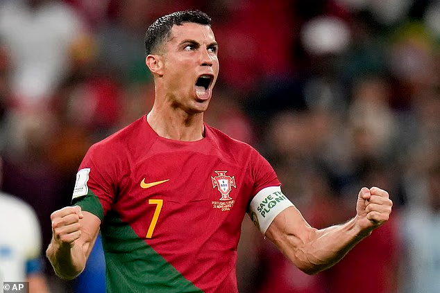 image-854 Le traitement éhonté réservé par la FIFA aux règles en faveur de Cristiano Ronaldo prouve sans l'ombre d'un doute ce qu'elle et son ridicule président, Gianni Infantino, attendent réellement de la Coupe du monde de l'été prochain,