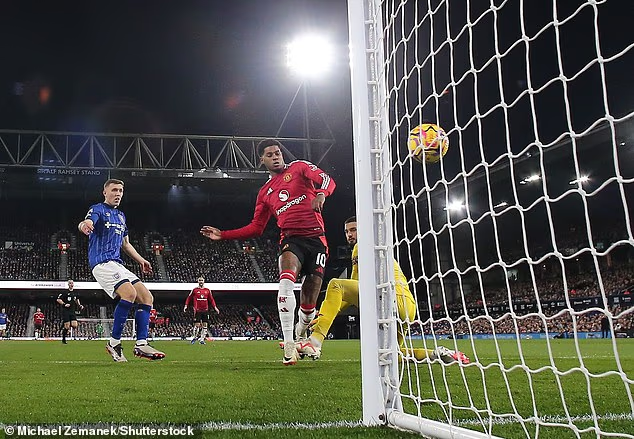 image-858 Les 34 joueurs de Manchester United notés par Ruben Amorim lors de sa première année d'existence, sur une échelle de 1 à 10 : d'Onana à Mbeumo, en passant par tous les autres.