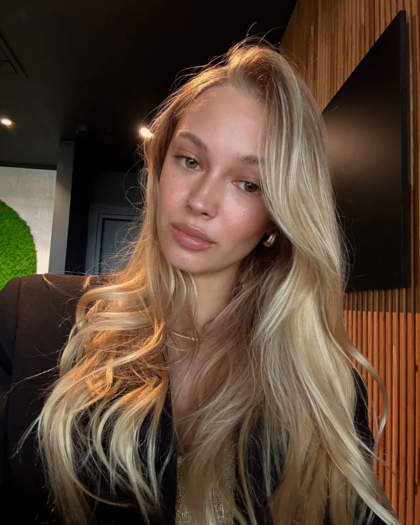 image-899-819x1024 La petite amie mannequin d'Alexis Sanchez révèle le « plus grand secret » qu'elle a gardé pendant près d'un an