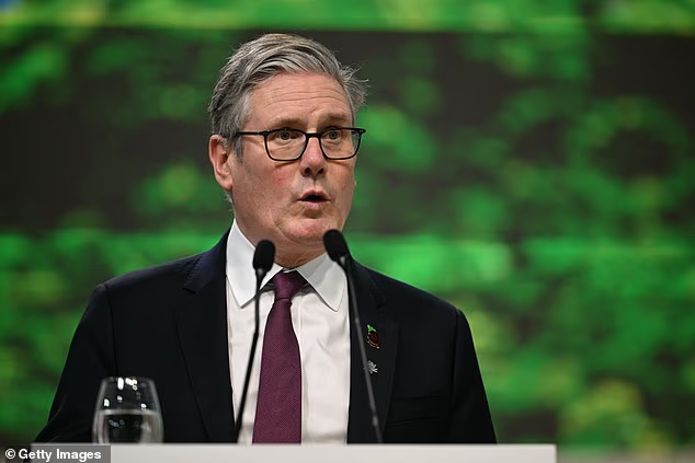 image-95 Jamie Carragher qualifie le Brexit de « grosse erreur », la légende de Liverpool exprimant son point de vue sur l'immigration et la « colère » des Britanniques après que les propos incendiaires de Gary Neville sur les « hommes blancs d'âge moyen » aient suscité l'indignation.