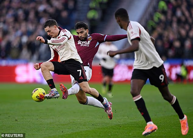 image-15 Comment un remplaçant peut réparer les failles de Liverpool – et les signes que Florian Wirtz pourrait devenir le véritable maître à bord de cette équipe.