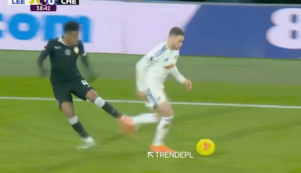 image-180-1024x591 Estevao échappe à un carton rouge pour « violent traumatisme crânien » lors de la déroute 3-1 de Chelsea à Leeds avant d'être remplacé à la mi-temps.